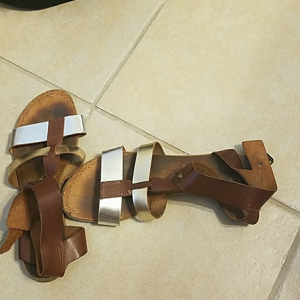Size 9 Maricella Leather Gladiator Sandals
